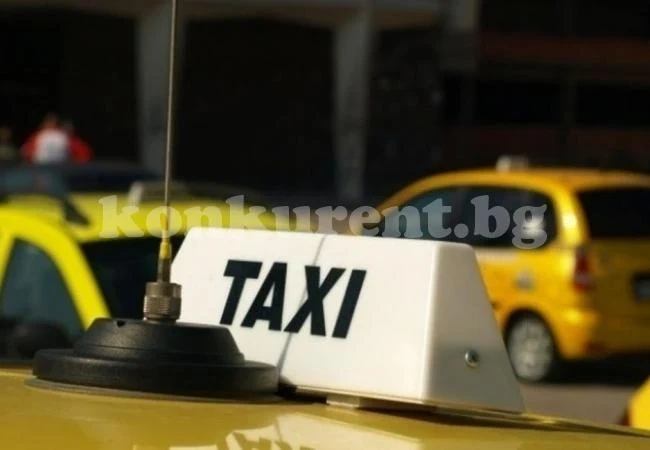 Двама мъже задигнаха таксиметров автомобил