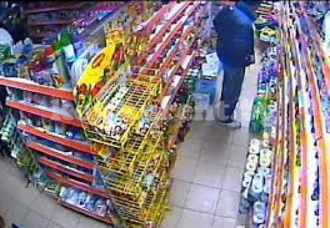 Гладен крадец овърша хранителен хипермакрет