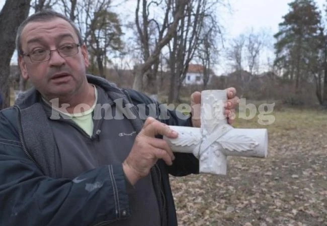 Вандали посегнаха на войнишки паметник СНИМКИ+ВИДЕО