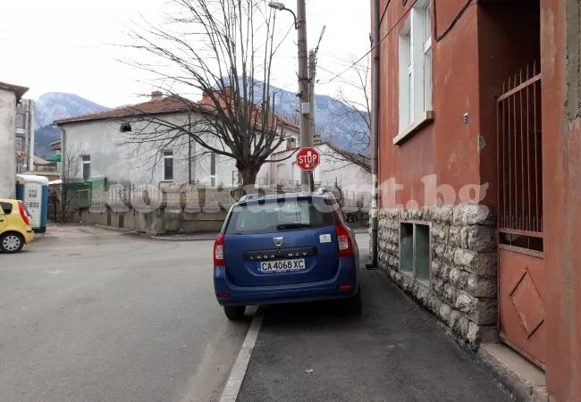 Да паркираш по врачански СНИМКИ