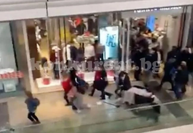 Паника в Стратфорд! Десетки хора се разбягаха в мола заради въоръжен мъж