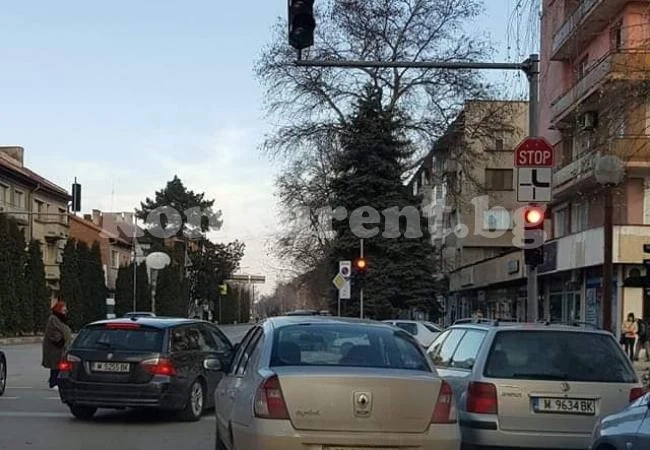 Да паркираш... на кръстовище СНИМКА