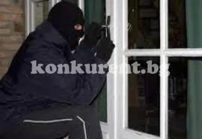 Крадци си направиха добър подарък за ЧНГ, откраднаха хиляди от селска къща