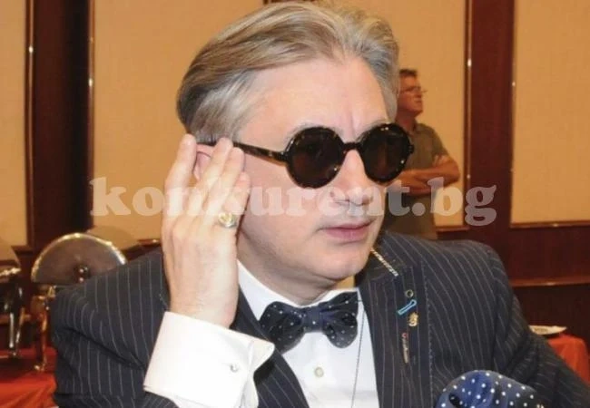 Денди вършее с младо гадже по заведенията