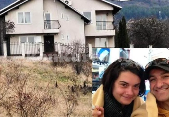 2 прислужници чистят в дома на Зуека