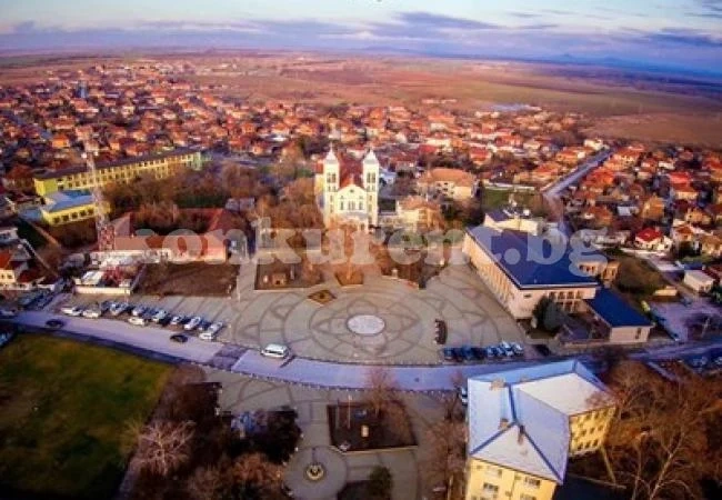 Папата каца с вертолет в Раковски, дава причастие на 40 деца