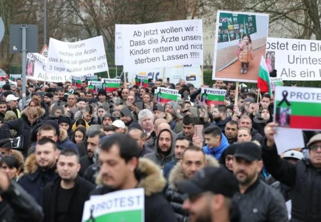 800 българи протестираха в Кьолн заради смъртта на 4-годишно дете