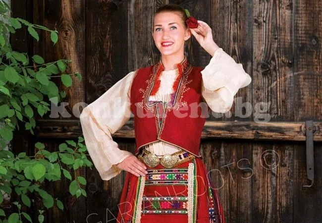 Момиче от Враца краси календара на „Българските корени”