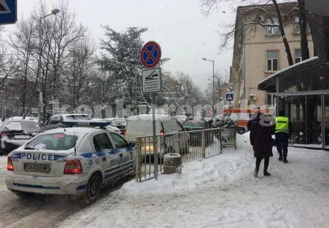 Вой на сирени от линейка и патрулка стресна врачани (СНИМКИ)