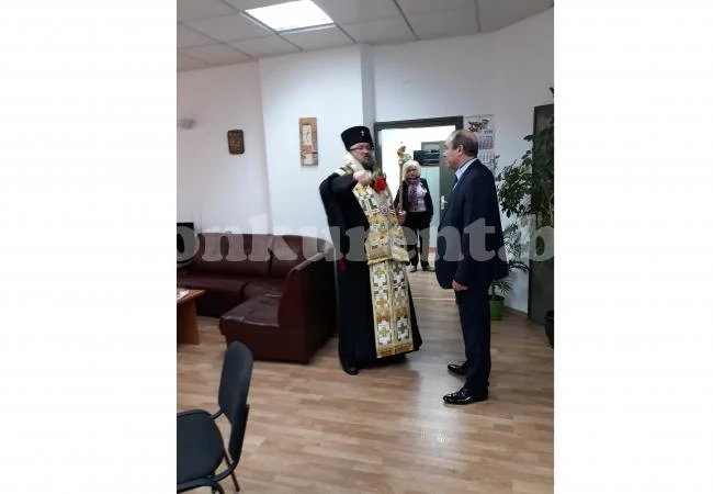 Владика отслужи водосвет в НОИ