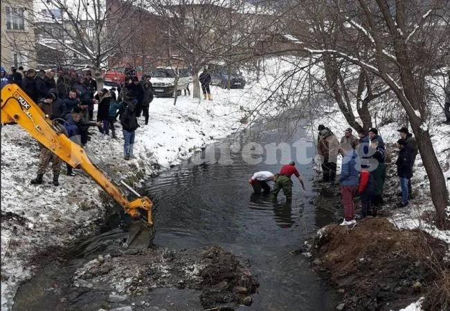 Още търсят кръста в река Мътница в Костандово