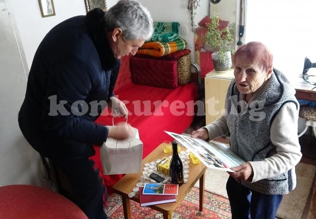 Кметът на Мездра отиде на гости на най-възрастните именици