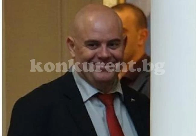 Николай Банев смятал да прави проруска партия от килията, искал да се изкара репресиран (Обзор)