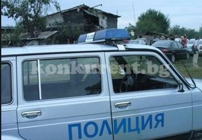    Непълнолетни задигнали маратонки срещу Нова година