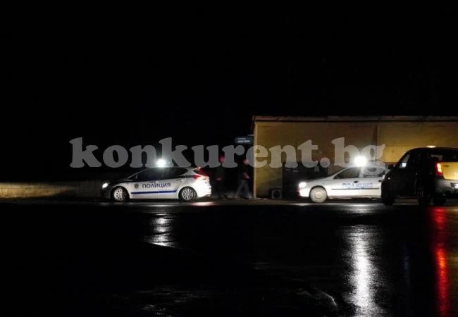 Блъснаха дете на пешеходна пътека, жена без книжка се заби в дърво