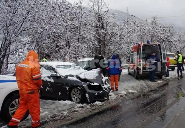 Ужасна катастрофа, млад мъж е с опасност за живота