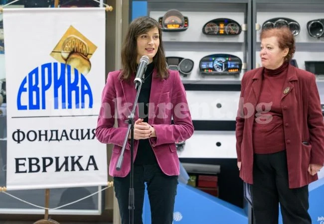 Комисар Мария Габриел връчи стипендиите на фондация \