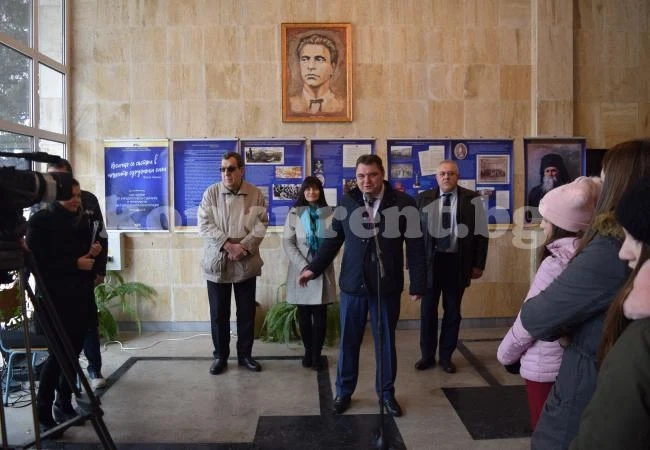Пътуващата изложба за Търновската конституция пристигна в Монтана
