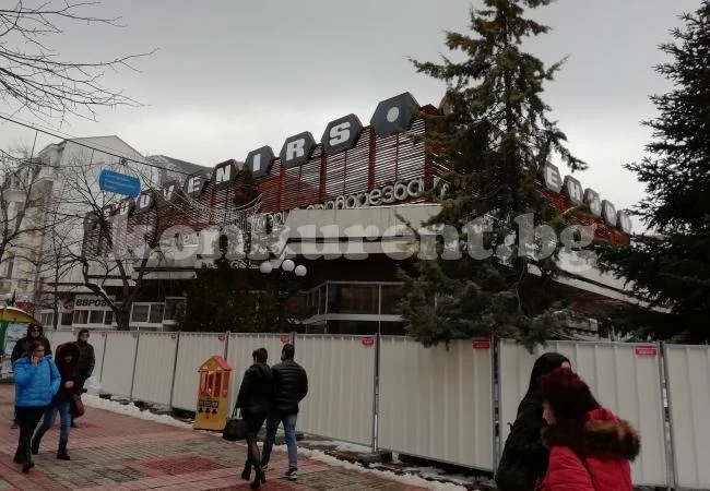 Сувенирната палата отива в историята