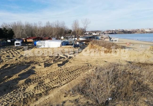 Разораната дюна пречела на гледката на бизнесмен, ще се възстанови след 100 г. (Видео, обзор)