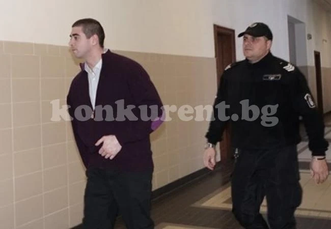 Роднини искат 460 000 лева кръвнина от Севелин, който уби баща си. Той: Виновен съм