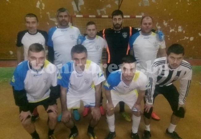 Чарли и Коко качиха квартална команда на върха в Зимната лига