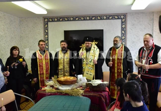 В Дневен център „Зорница” месят хляб, който не се разваля СНИМКИ