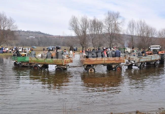 Селото на Йордановците отпразнува Богоявление насред Огоста