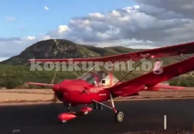 Мъж бе ударен от самолет, докато снимаше кацането му (ВИДЕО)