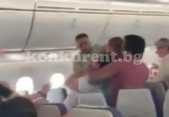 Такъв бой в самолет досега не е имало (ВИДЕО)