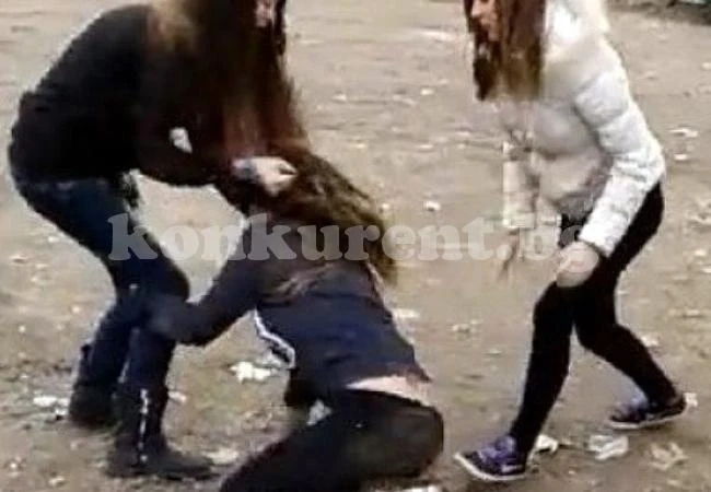 Две тинейджърки пребиха трета