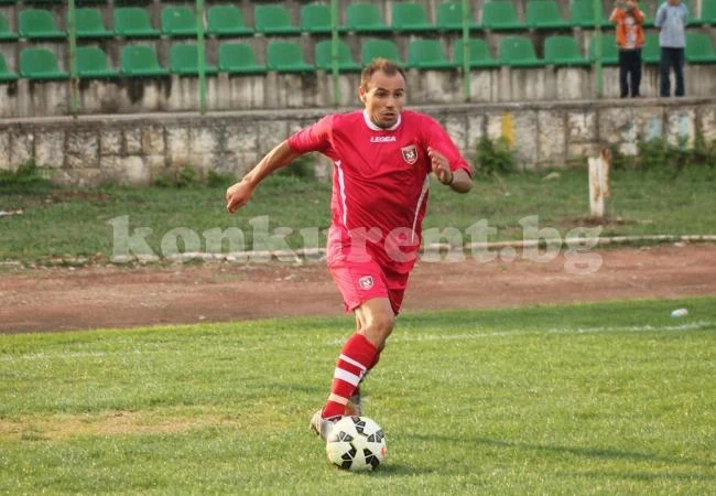 Меката ще рита в Трета лига за Партизан