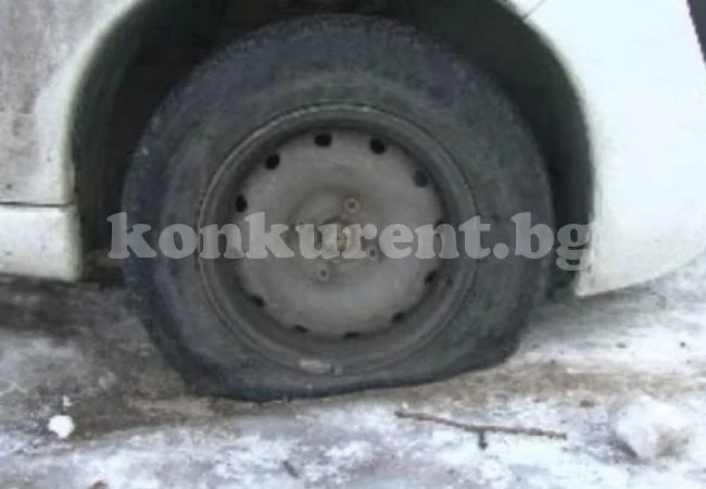 Срязаха гумите на „Опел“
