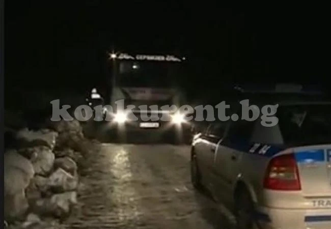 Старец е убит, задържани са трима