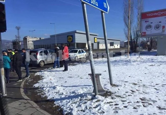 Бус натресе лека кола край \
