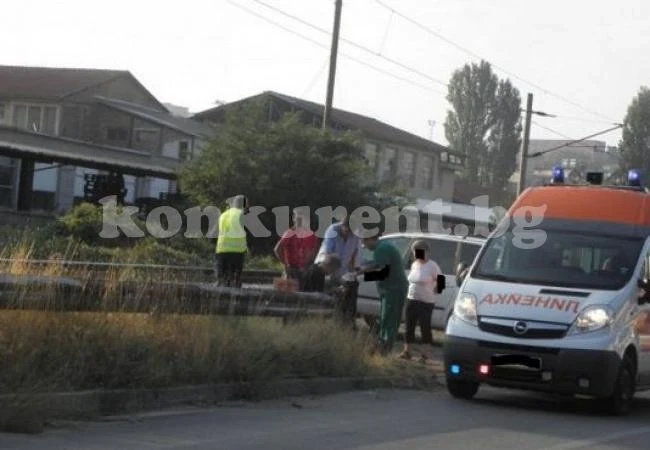 Влак помете пешеходец