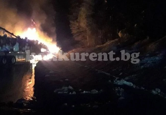 Два автомобила горяха в рамките на един час