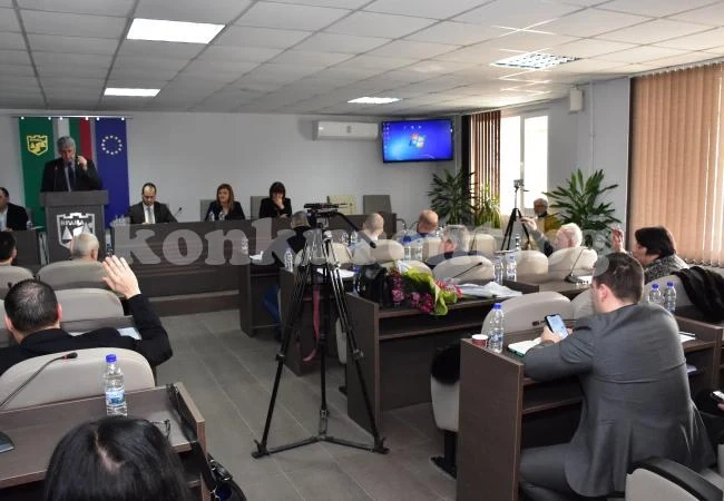 Защитиха от нападките новия управител на \