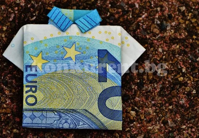По двама служители в министерство ще пазят евросредствата