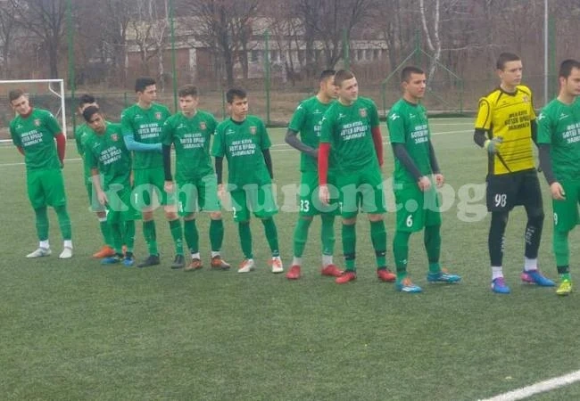 4 от 4 за U17, спарингът с комшии премина като игра на котка с мишка