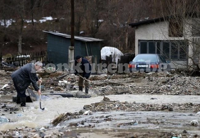 Бедствено положение в Босна и Херцеговина, много реки преливат (Снимки)