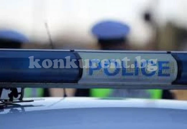 Хлапе и възрастен от Козлодуй тършуваха в магазин във Враца, хванаха ги