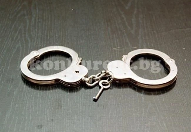 Арестуваха 20-годишно момиче, държала близо 2 кг наркотици в дома си