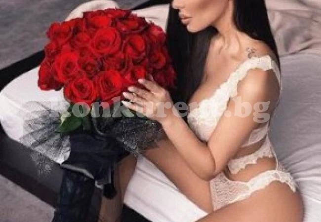 Николета си татуира Ники на интимно място (СНИМКИ 18+)