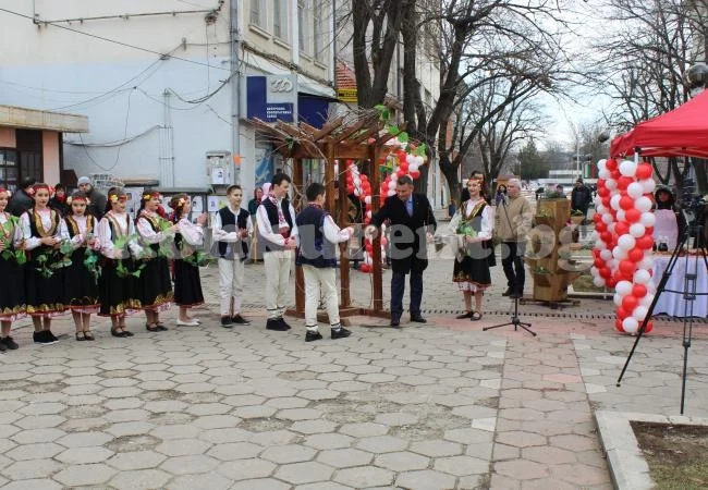 Кметът Цветков заряза асмите в Б. Слатина, празнуваха и влюбените