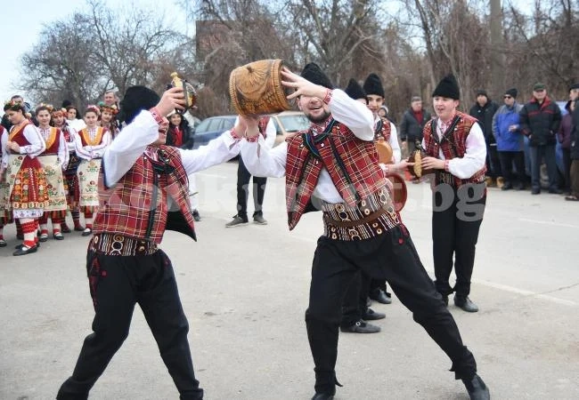 Сашо Николов отвя конкуренцията за цар на виното СНИМКИ