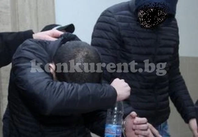 Вкараха в ареста младежи за кражби