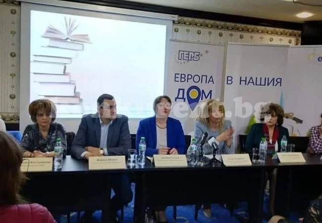 МОН ще подкрепя дигитализацията и иновациите в училищата