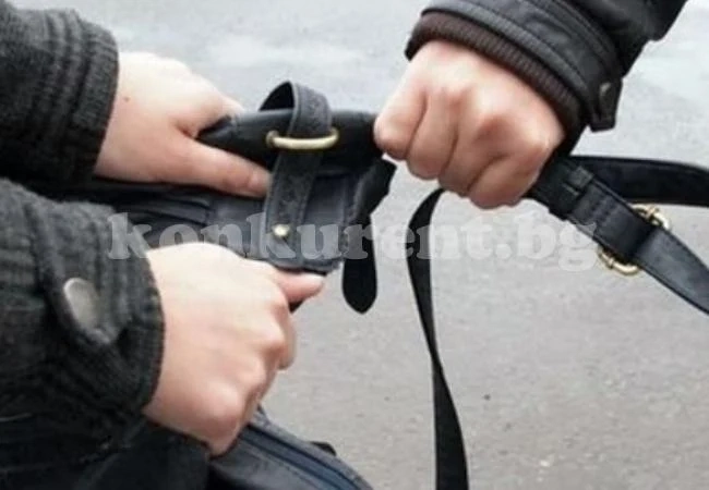 Издирват мъж, който ударил жена и задигнал телефона й