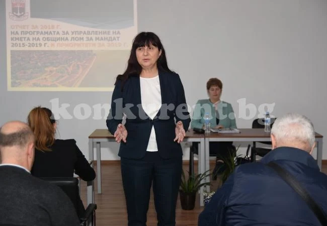 Скитащи кучета, липса на канализация и разбити улици тормозят Лом